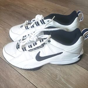 Mens vintage 2000 nike cross trainers